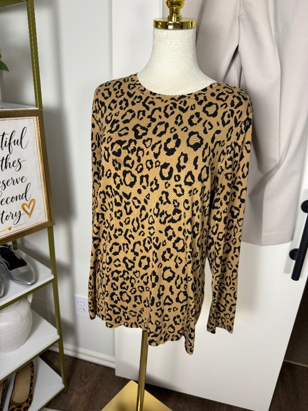 Chico's Leopard Print Long Sleeve Tunic Top Size 2 US 12 Animal Print